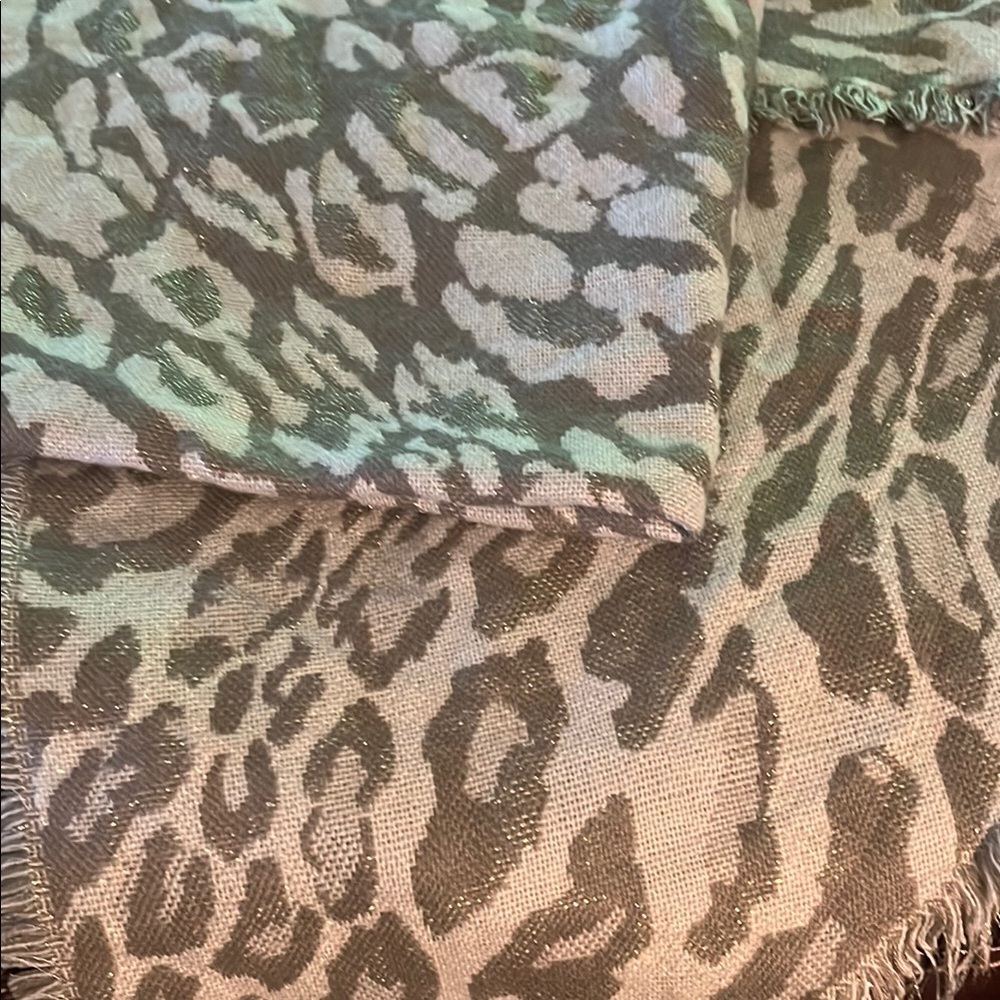 Leopard Print Wrap - Picture 3 of 3